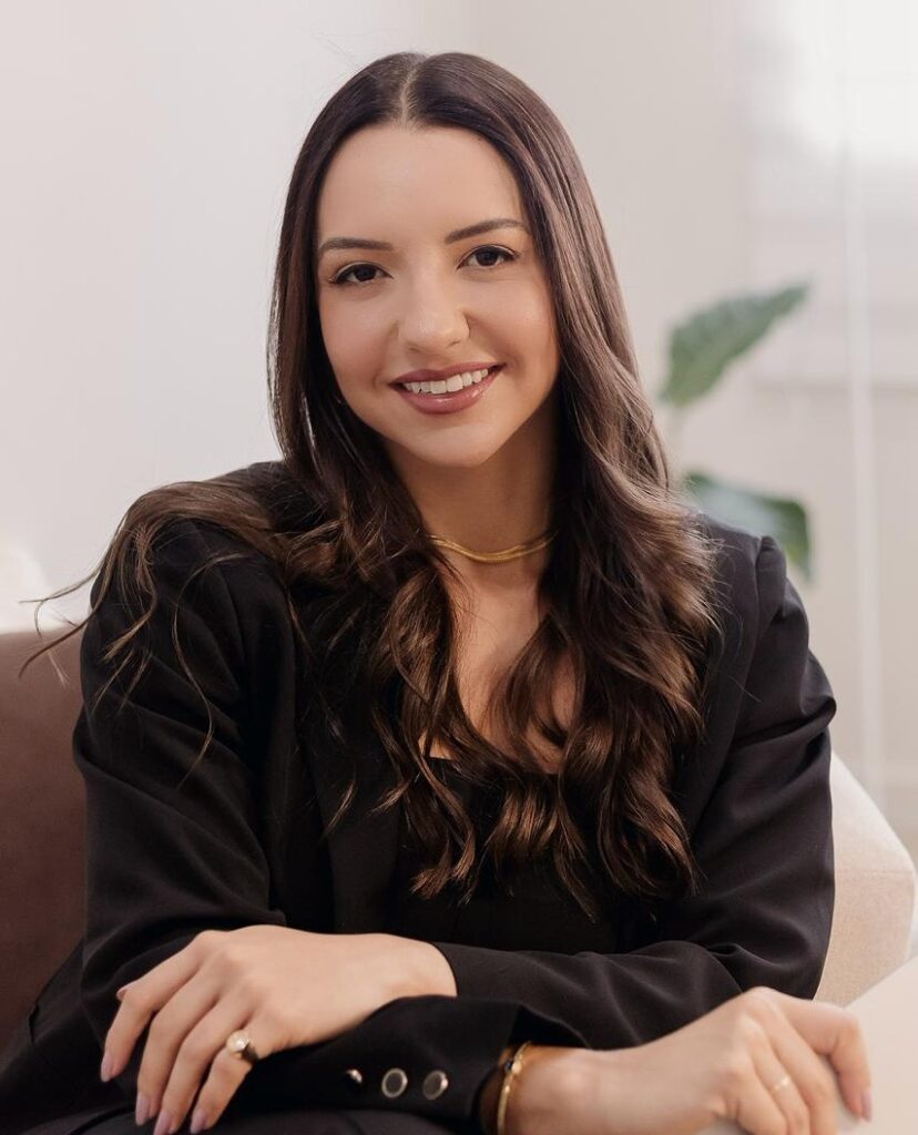 Camila Bosco, advogada e sócia do escritório Percebon & Bosco Advogados, com atuação focada no direito empresarial e trabalhista.