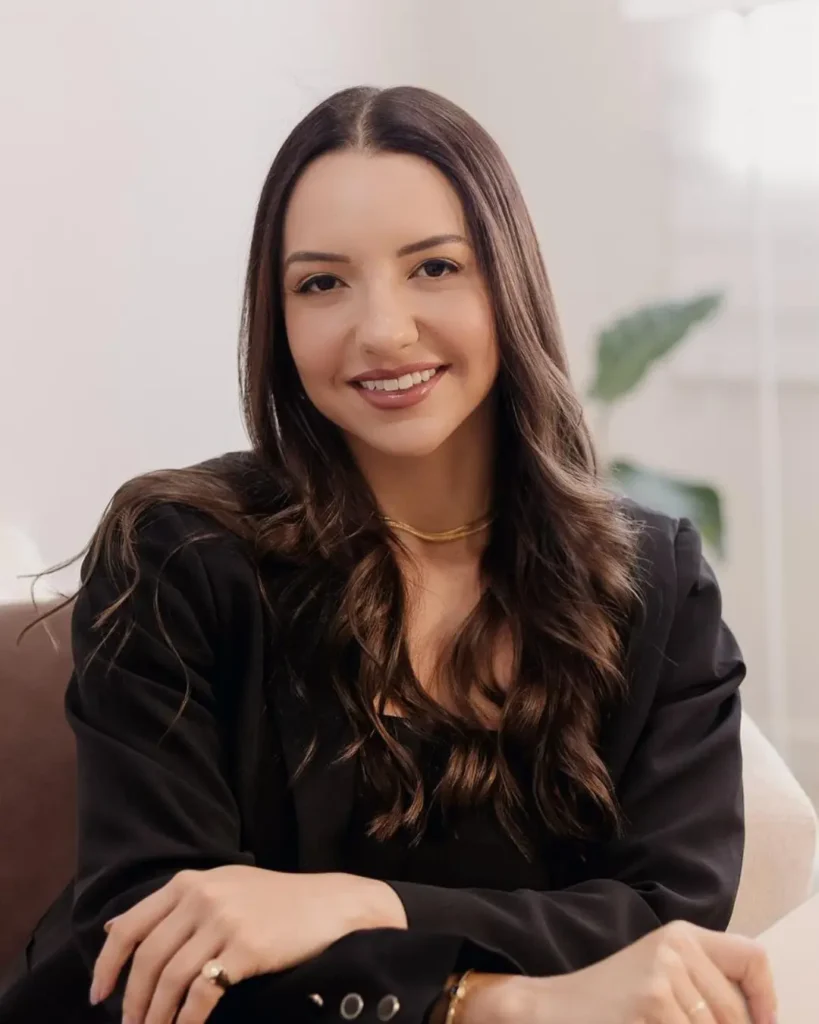 Camila Bosco, advogada e sócia do escritório Percebon & Bosco Advogados, com atuação focada no direito empresarial e trabalhista.